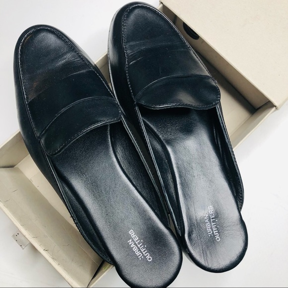 Urban Outfitters Leather Jules Loafer Mule in Black
Min Wear Sz 10 fits like 9 - Picture 2 of 9